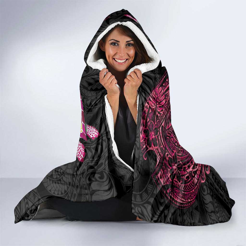Hawaiian Couple Turtles Honi Hooded Blanket Polynesian Art Motifs and Hibiscus Black Red Color LT03 - Polynesian Pride