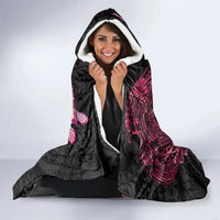 Hawaiian Couple Turtles Honi Hooded Blanket Polynesian Art Motifs and Hibiscus Black Red Color LT03 - Polynesian Pride