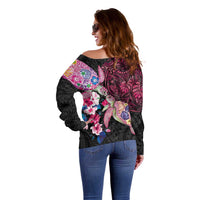 Hawaiian Couple Turtles Honi Off Shoulder Sweater Polynesian Art Motifs and Hibiscus Black Red Color LT03 - Polynesian Pride
