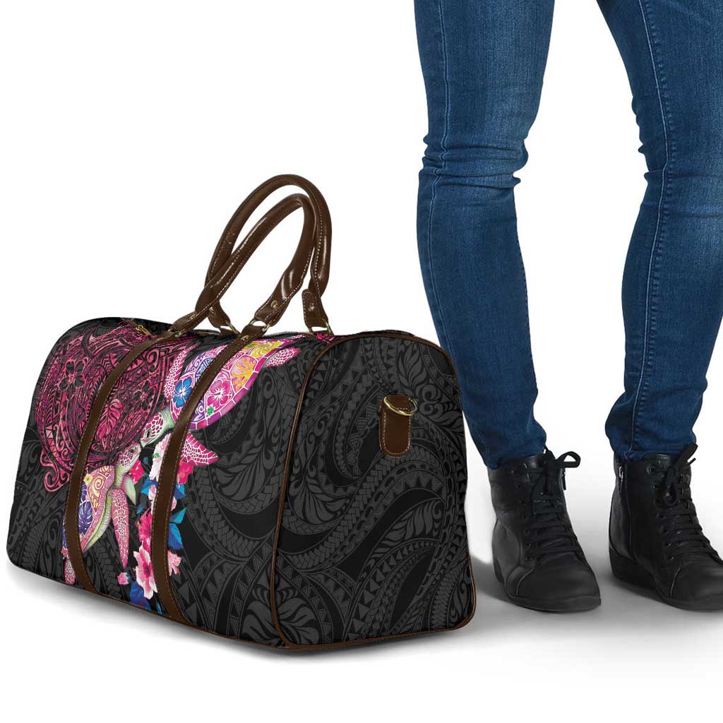 Hawaiian Couple Turtles Honi Travel Bag Polynesian Art Motifs and Hibiscus Black Red Color LT03 - Polynesian Pride
