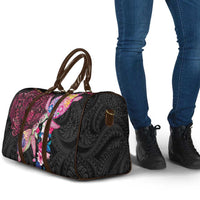 Hawaiian Couple Turtles Honi Travel Bag Polynesian Art Motifs and Hibiscus Black Red Color LT03 - Polynesian Pride