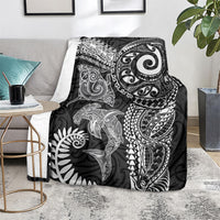 Aotearoa Maori Sea Animals Tribal Blanket Manta Ray and Shark Moko Pattern Black Color LT03 - Polynesian Pride