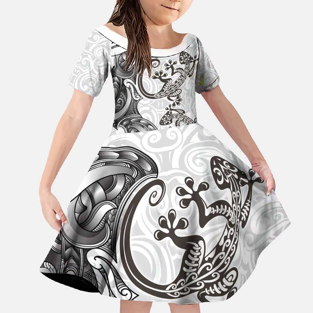 New Zealand Gecko Maori Art Tattoo Family Matching Off Shoulder Maxi Dress and Hawaiian Shirt White Color LT03 Daughter's Dress White - Polynesian Pride