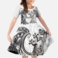 New Zealand Gecko Maori Art Tattoo Family Matching Off Shoulder Maxi Dress and Hawaiian Shirt White Color LT03 Daughter's Dress White - Polynesian Pride