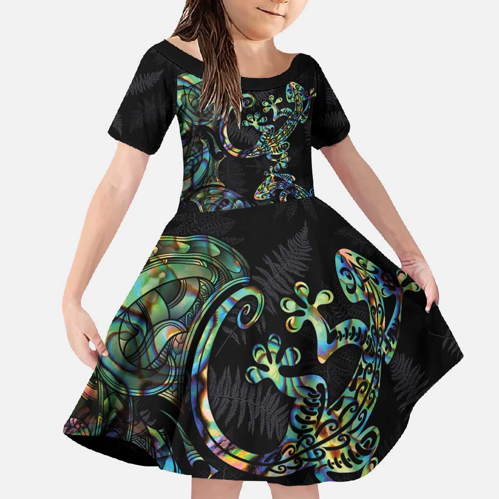 New Zealand Gecko Maori Art Tattoo Family Matching Tank Maxi Dress and Hawaiian Shirt Silver Fern and Paua Shell Mode LT03 Daughter's Dress Black - Polynesian Pride