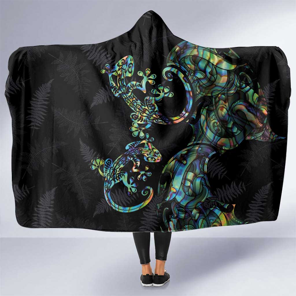 New Zealand Gecko Maori Art Tattoo Hooded Blanket Silver Fern and Paua Shell Mode LT03 One Size Black - Polynesian Pride