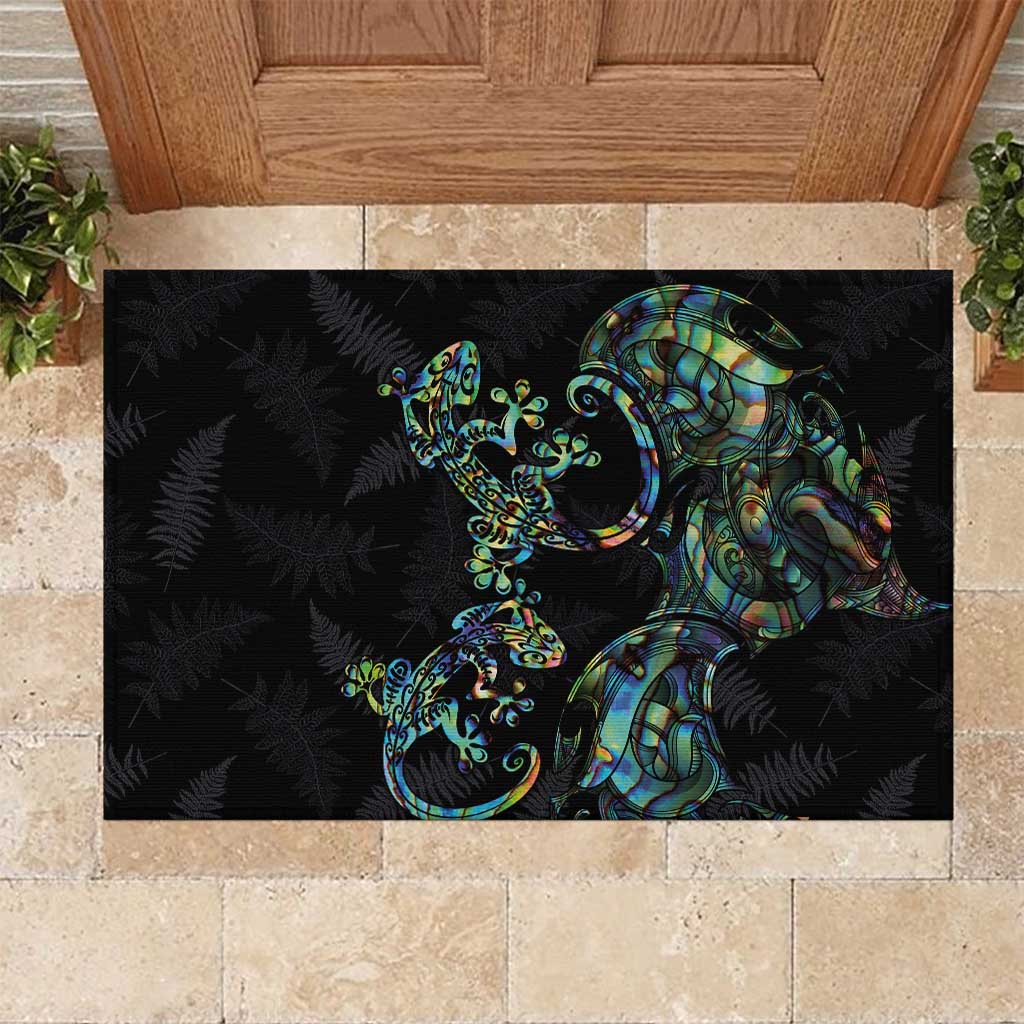 New Zealand Gecko Maori Art Tattoo Rubber Doormat Silver Fern and Paua Shell Mode