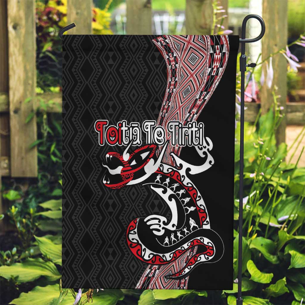 Aotearoa Toitu Te Tiriti Taniko Garden Flag Maori Taniwha Haka - Honour the Treaty LT03 Garden Flag Black - Polynesian Pride