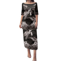 Hawaiian Lei Turtle and Plumeria Family Matching Puletasi and Hawaiian Shirt Polynerian Art Tattoo-Grayscale Mode LT03 Mom's Dress Black - Polynesian Pride
