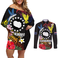 Cook Islands Independence Day Couples Matching Off Shoulder Short Dress and Long Sleeve Button Shirt Maroro and Kakaia with Hibiscus Flower Polynesian Pattern LT03 Black - Polynesian Pride