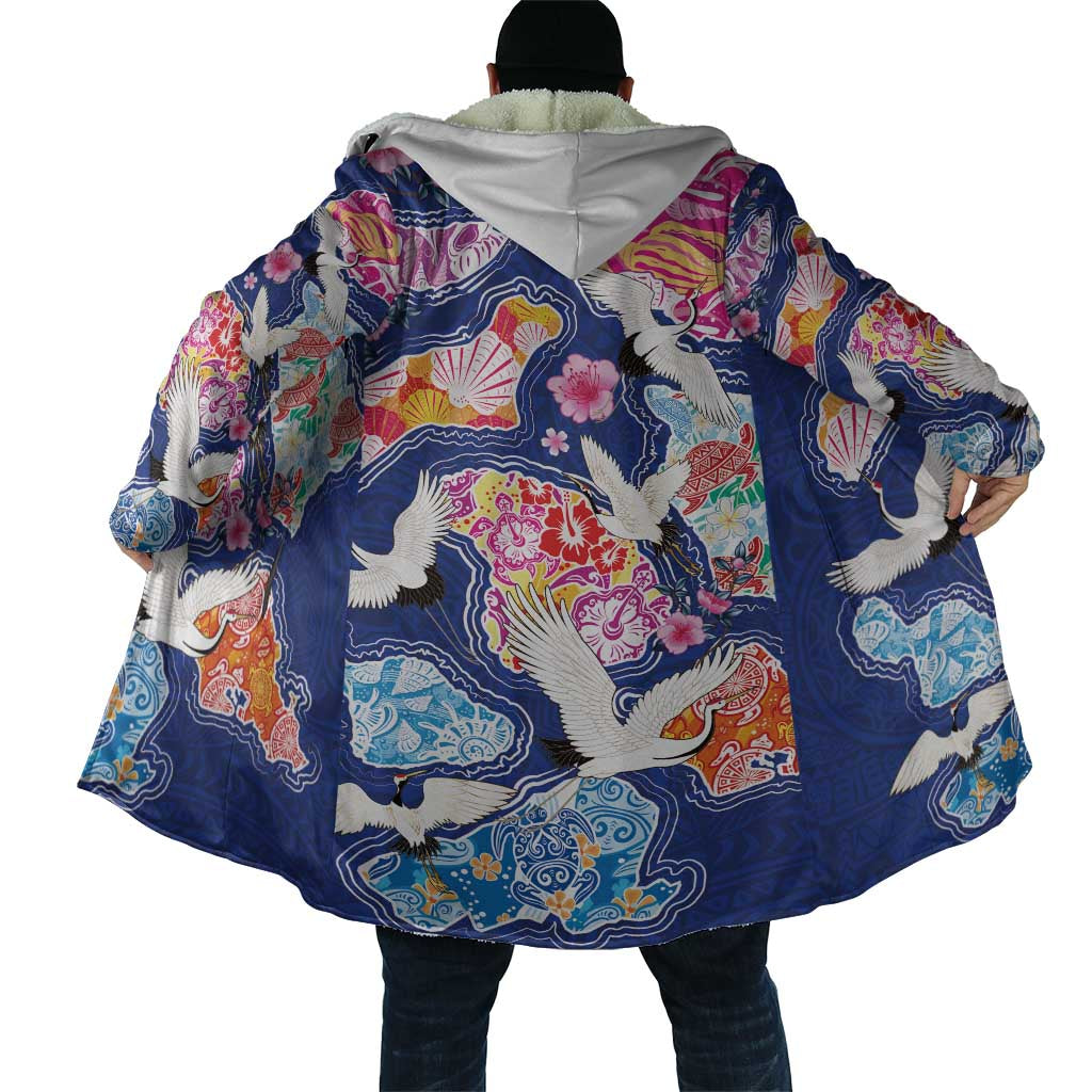 Hawaiian and Japanese Culture Together Cloak Hawaiian Archipelago Shape Sea Animals