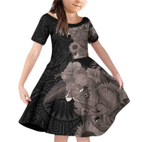 Hawaiian Tropical Plants and Chameleon Family Matching Off Shoulder Short Dress and Hawaiian Shirt Polynesian Art Grayscale LT03 Daughter's Dress Black - Polynesian Pride