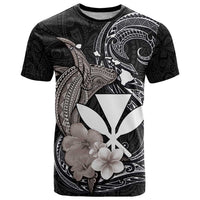 Hawaiian Whale and Kanaka Maoli Symbol T Shirt Hibiscus with Hawaii Map and Polynesian Tattoo Grayscale Color LT03 Black - Polynesian Pride