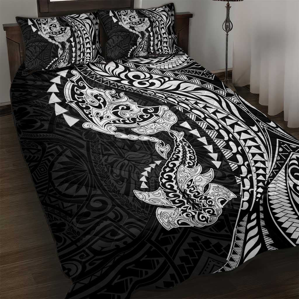 Hawaiian Manta Ray and Hammerhead Shark Tribal Tattoo Quilt Bed Set with Polynesian Tribal Pattern Black-White Color