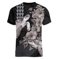 Hawaiian Turtle Love Couple Women V-Neck T-Shirt - Sweet Hibiscus and Kakau Pattern Grayscale Color LT03 - Polynesian Pride