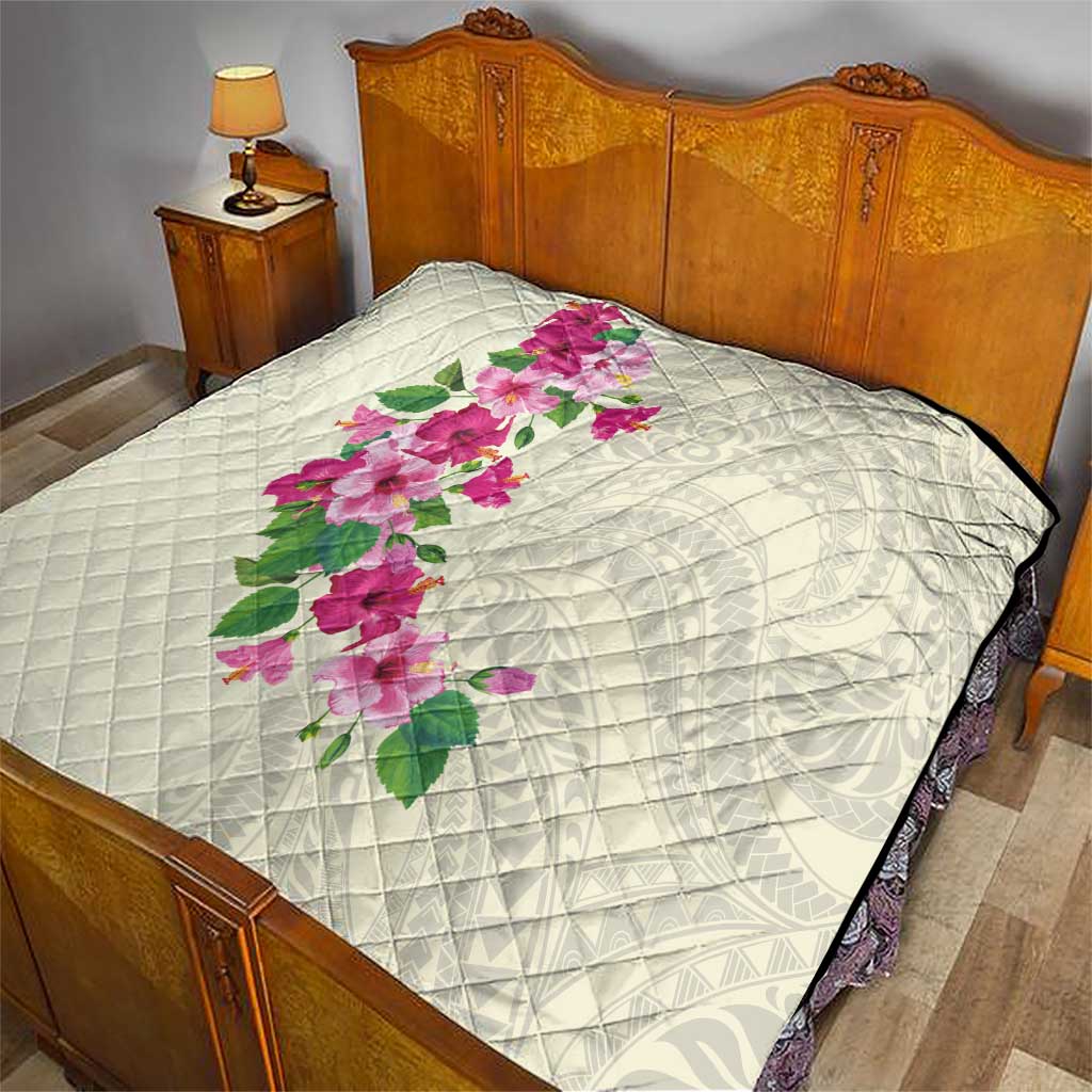 Hawaiian Hibiscus and Art Polynesian Tattoo Quilt Beige Color