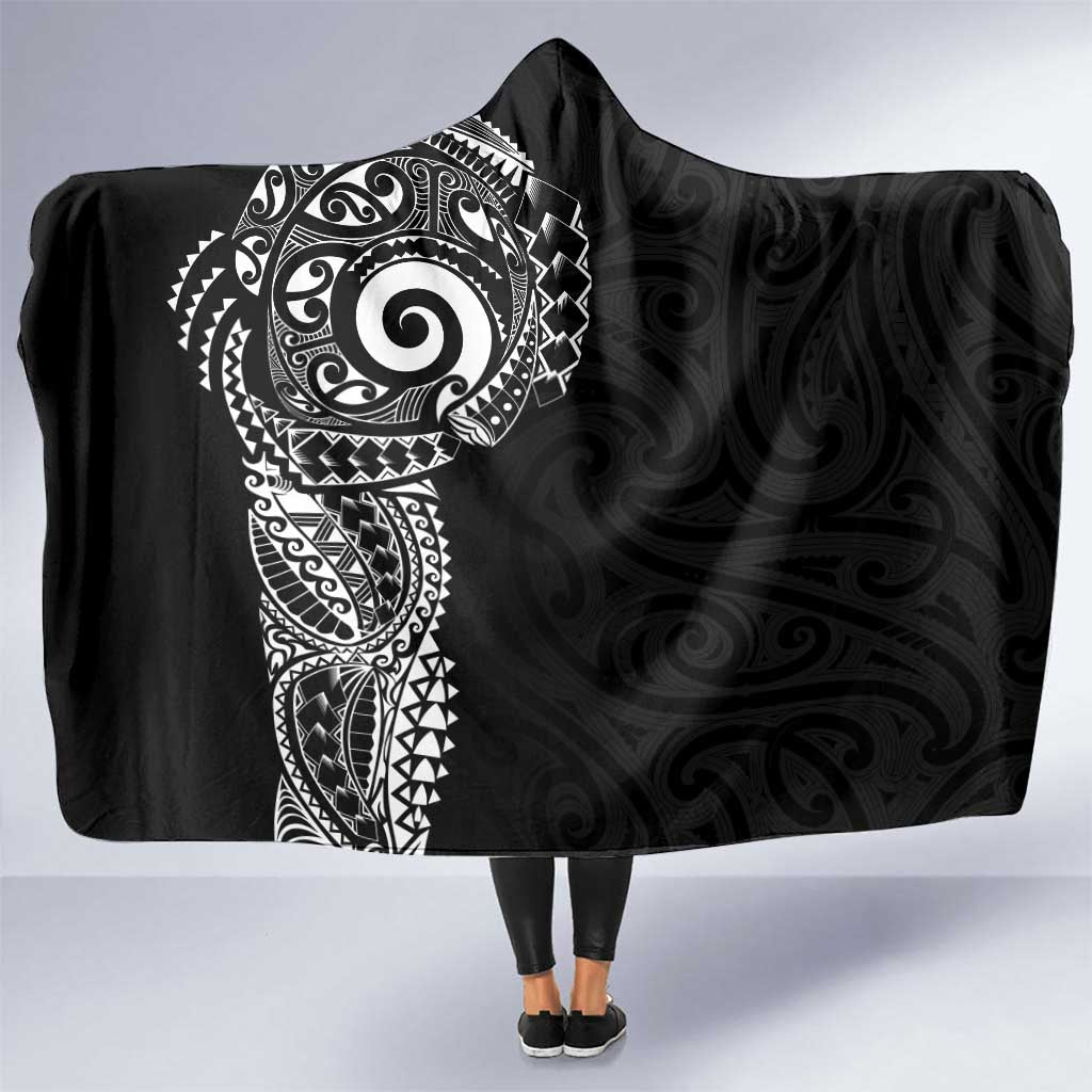 New Zealand Maori Koru Art Traditional Tattoo Hooded Blanket Simple Style LT03 One Size Black - Polynesian Pride