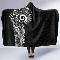 New Zealand Maori Koru Art Traditional Tattoo Hooded Blanket Simple Style LT03 One Size Black - Polynesian Pride