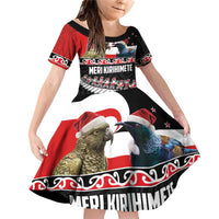 New Zealand Meri Kirihimete Family Matching Off Shoulder Short Dress and Hawaiian Shirt Christmas Tui Bird and Kea Bird - Haka Santa with Maori Koru Art Pattern LT03 Daughter's Dress Black - Polynesian Pride