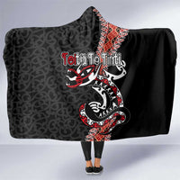 Aotearoa Toitu Te Tiriti Hooded Blanket Maori Taniwha Haka - Honour the Treaty LT03 One Size Black - Polynesian Pride