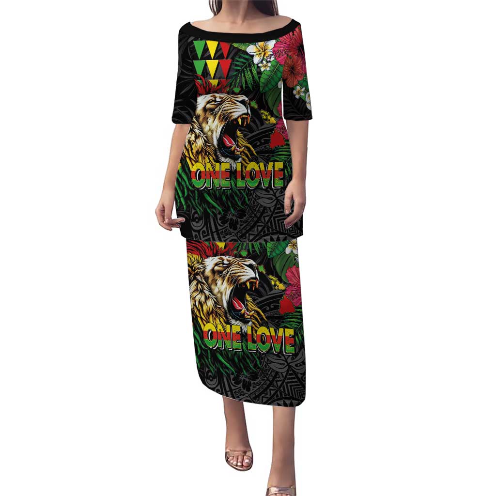 Hawaiian One Love Family Matching Puletasi and Hawaiian Shirt Reggae Lion Tropical Plants and Kakau with Tribal Pattern LT03 Mom's Dress Black - Polynesian Pride