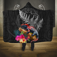 New Zealand Tuatara Hooded Blanket Silver Fern Hibiscus and Tribal Maori Pattern Black Color LT03 One Size Black - Polynesian Pride