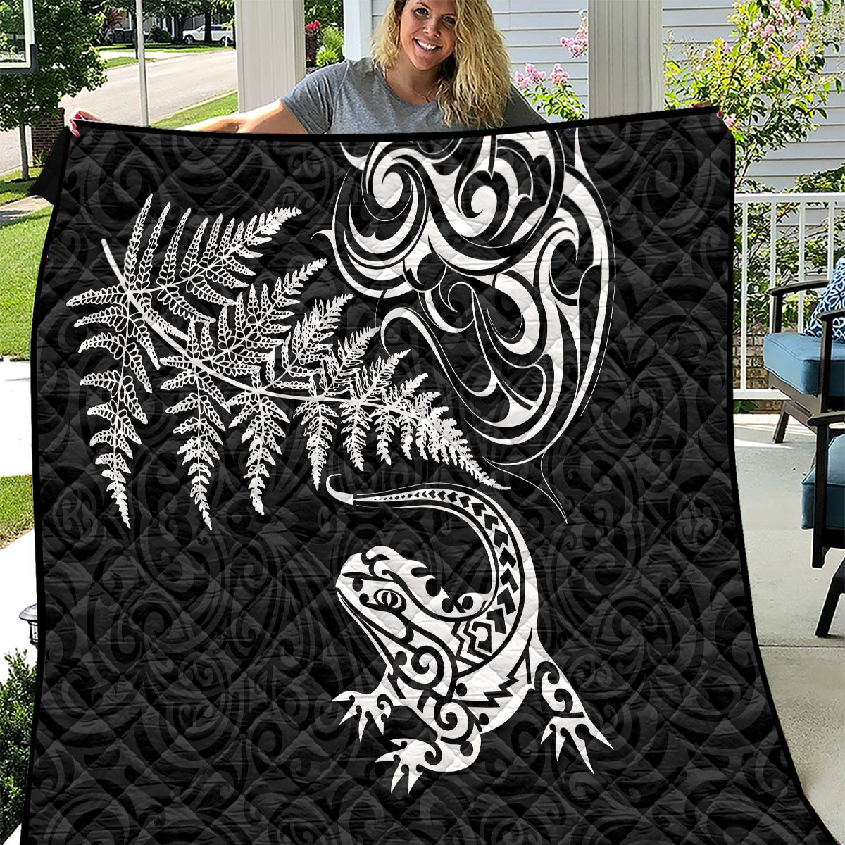 New Zealand Tuatara Tribal Tattoo Quilt Silver Fern and Maori Pattern Black Color LT03 Black - Polynesian Pride