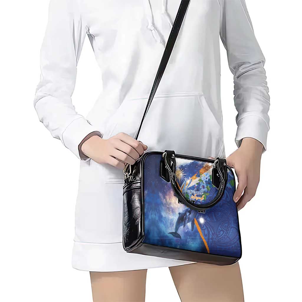 Marshall Islands Manit Day Shoulder Handbag Grunge National Flag with Whales and Tribal Tattoos - Polynesian Pride