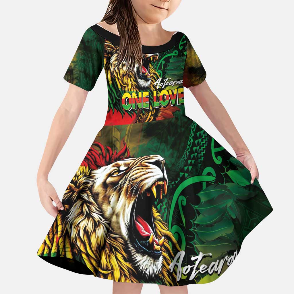 Aotearoa One Love Family Matching Off Shoulder Maxi Dress and Hawaiian Shirt Reggae Lion with Kakahu Huruhuru LT03 Daughter's Dress Black - Polynesian Pride