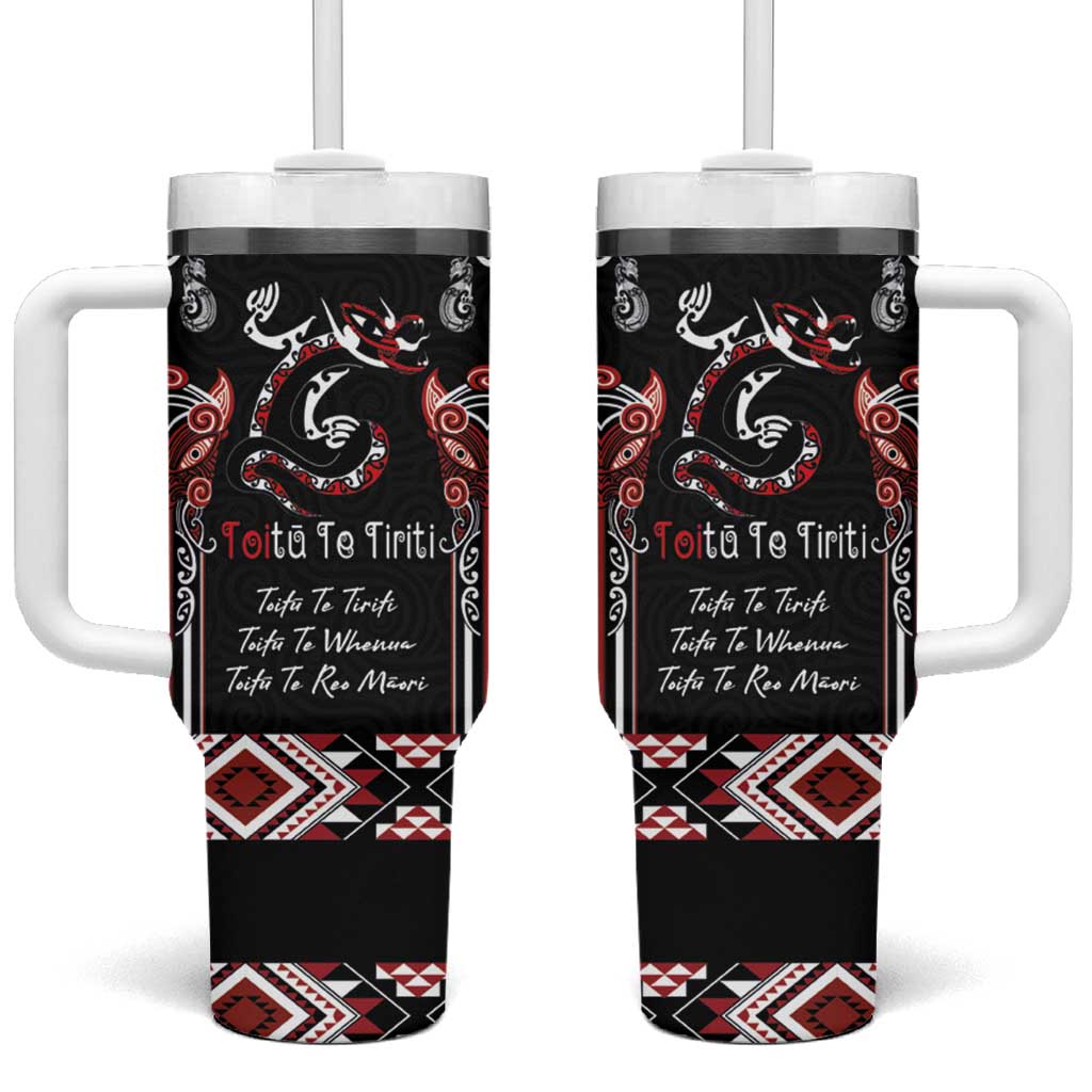 Aotearoa Toitu Te Tiriti-Maori Taniwha Tumbler With Handle Toitu Te Whenua Toitu Te Reo Maori LT03 One Size: 40 oz Black - Polynesian Pride