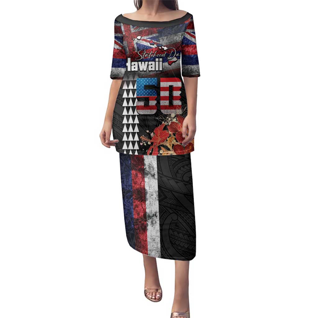 Hawaii Statehood Day Family Matching Puletasi and Hawaiian Shirt 50th state of the United States Kakau Tattoos and Hibiscus Grunge LT03 Mom's Dress Black - Polynesian Pride