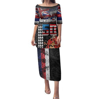Hawaii Statehood Day Family Matching Puletasi and Hawaiian Shirt 50th state of the United States Kakau Tattoos and Hibiscus Grunge LT03 Mom's Dress Black - Polynesian Pride