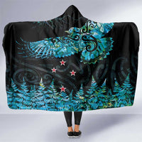 New Zealand Kea Bird Hooded Blanket Maori Tattoo and Silver Fern Paua Shell Style LT03 One Size Black - Polynesian Pride