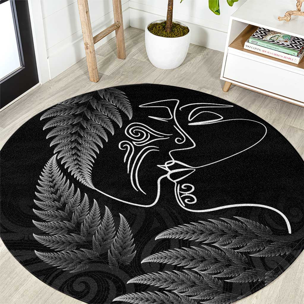 New Zealand Valentine's Day Round Carpet Silver Fern and Line Art Love Couple LT03 Black - Polynesian Pride