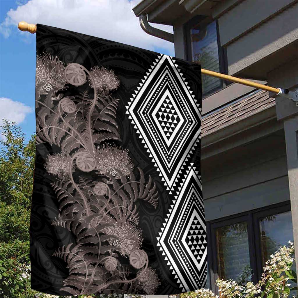 Aotearoa Tukutuku Motif Garden Flag Pohutukawa and Fern Leaves Grayscale Color LT03 - Polynesian Pride