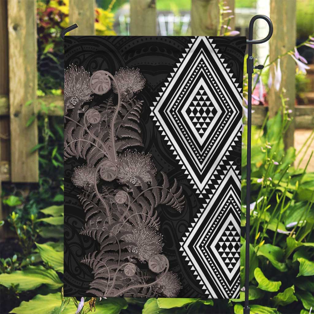 Aotearoa Tukutuku Motif Garden Flag Pohutukawa and Fern Leaves Grayscale Color LT03 Garden Flag Black - Polynesian Pride