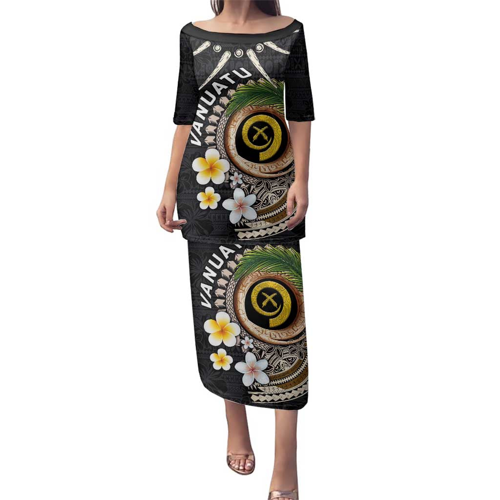 Vanuatu Independence Day Family Matching Puletasi and Hawaiian Shirt Melanesian Tribal Pig Tusk with Tropical Plants LT03 Mom's Dress Black - Polynesian Pride