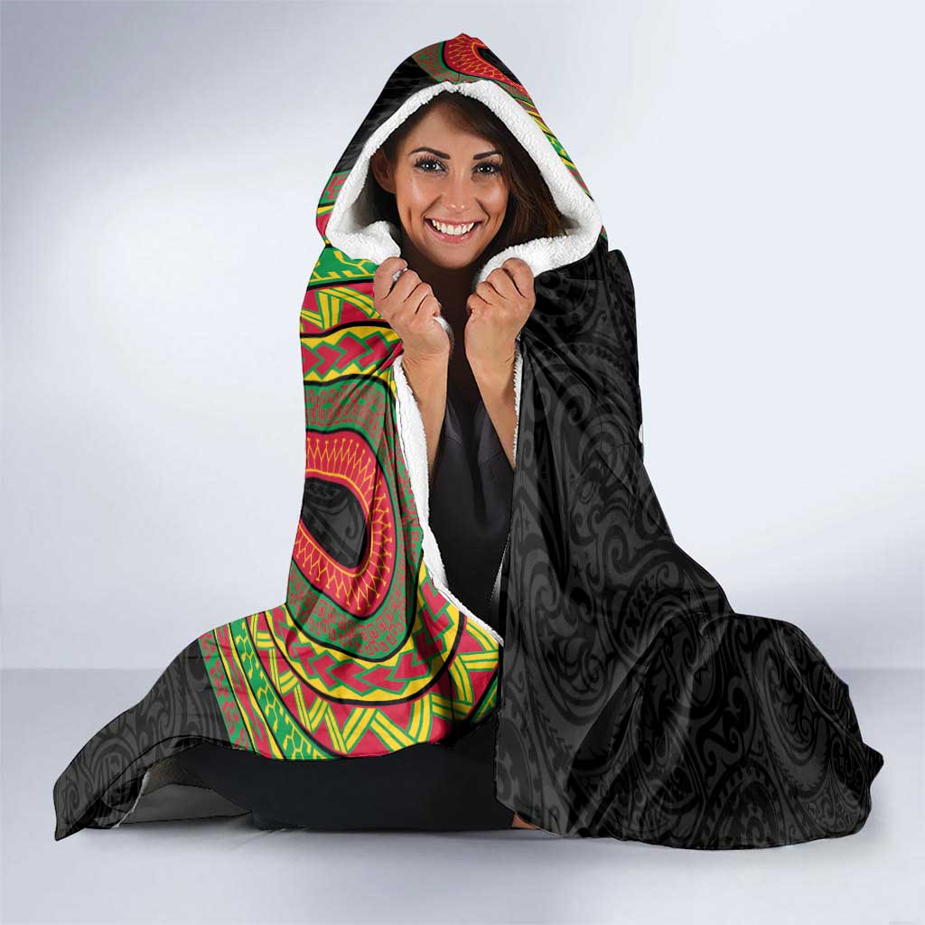 Vanuatu and Papua New Guinea Together Hooded Blanket Bird-of-paradise and Pig Tusk Melanesian Pattern LT03 - Polynesian Pride