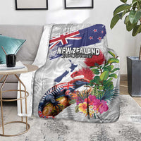 New Zealand Christmas Blanket Meri Kirihimete-Tuatara and Pohutukawa White Color LT03 - Polynesian Pride