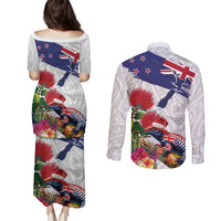 New Zealand Christmas Couples Matching Puletasi and Long Sleeve Button Shirt Meri Kirihimete-Tuatara and Pohutukawa White Color LT03 - Polynesian Pride
