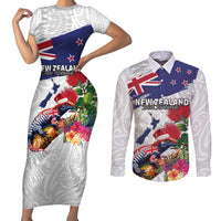 New Zealand Christmas Couples Matching Short Sleeve Bodycon Dress and Long Sleeve Button Shirt Meri Kirihimete-Tuatara and Pohutukawa White Color LT03 White - Polynesian Pride