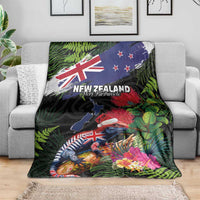 New Zealand Christmas Blanket Meri Kirihimete-Tuatara and Pohutukawa Black Color LT03 - Polynesian Pride