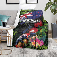 New Zealand Christmas Blanket Meri Kirihimete-Tuatara and Pohutukawa Black Color LT03 - Polynesian Pride