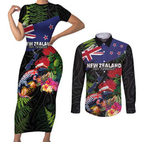 New Zealand Christmas Couples Matching Short Sleeve Bodycon Dress and Long Sleeve Button Shirt Meri Kirihimete-Tuatara and Pohutukawa Black Color LT03 Black - Polynesian Pride