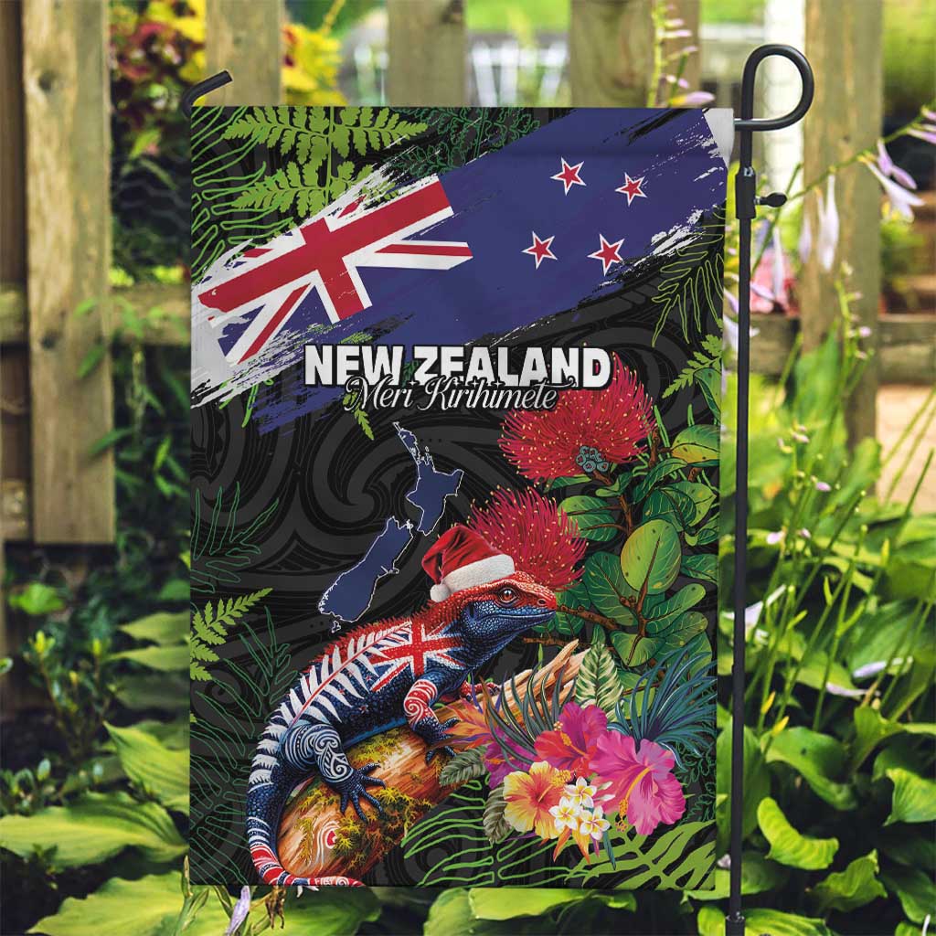 New Zealand Christmas Garden Flag Meri Kirihimete-Tuatara and Pohutukawa Black Color LT03 Garden Flag Black - Polynesian Pride