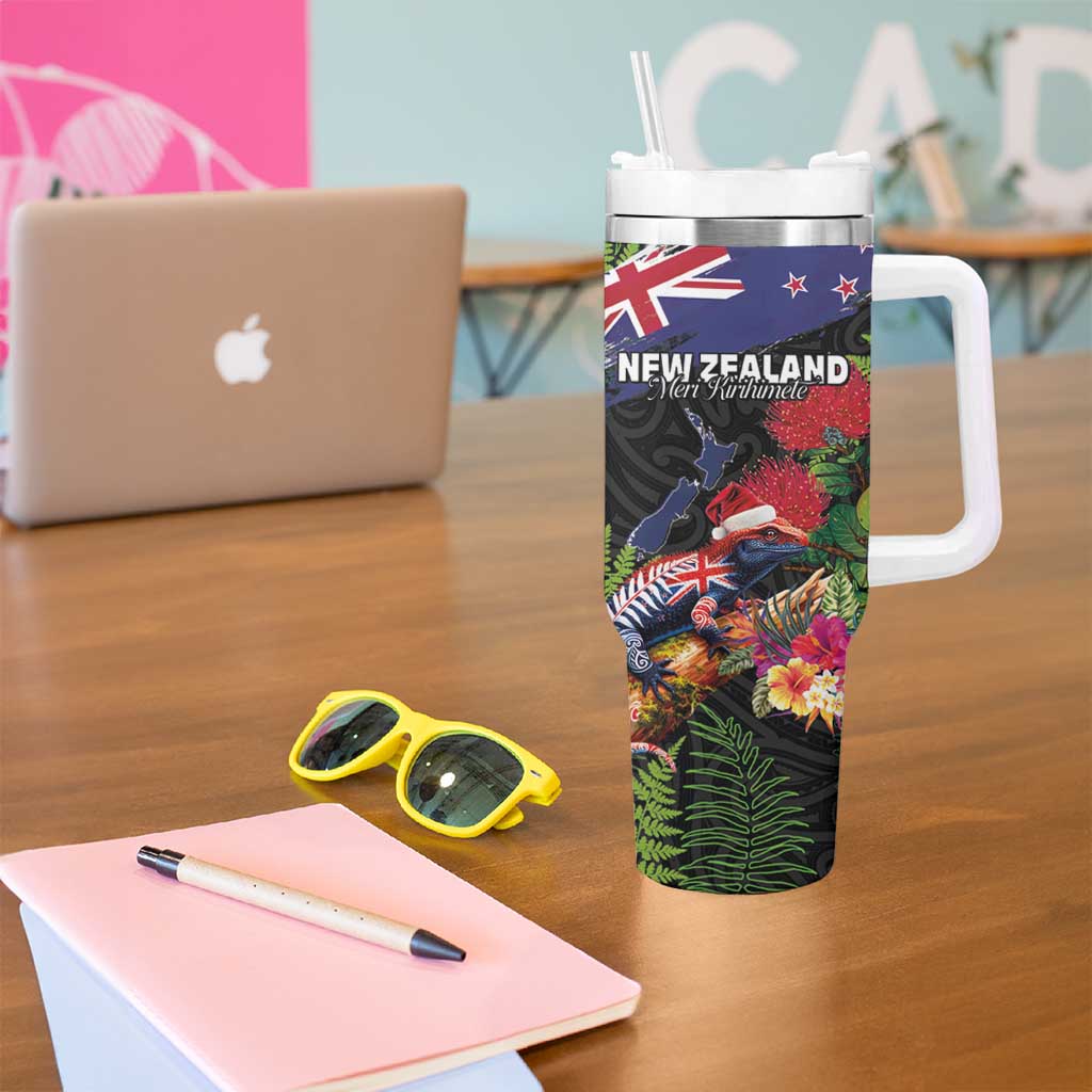 New Zealand Christmas Tumbler With Handle Meri Kirihimete-Tuatara and Pohutukawa Black Color LT03 - Polynesian Pride