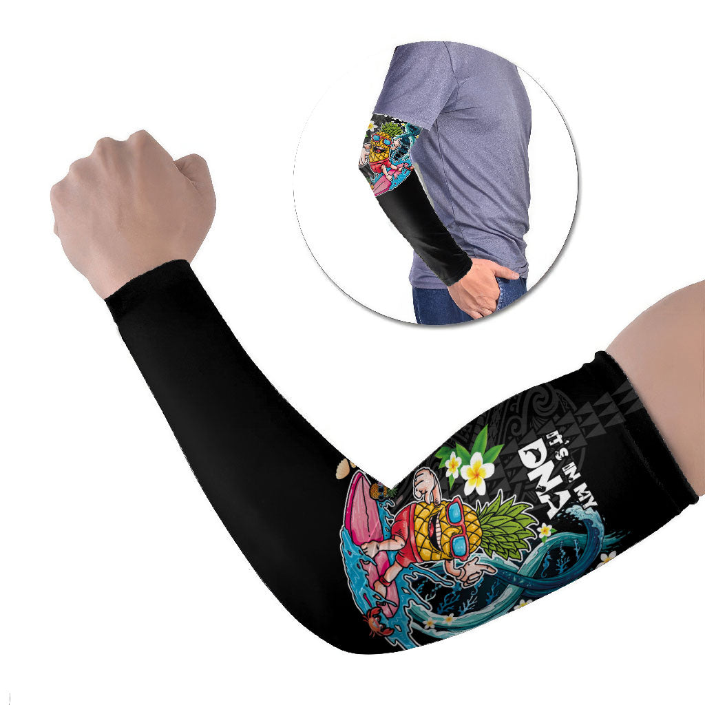 Hawaii Pineapple Surfing Arm Sleeves It's in My DNA - Kakau and Polynesian Pattern LT03 Set of 2 Black - Polynesian Pride