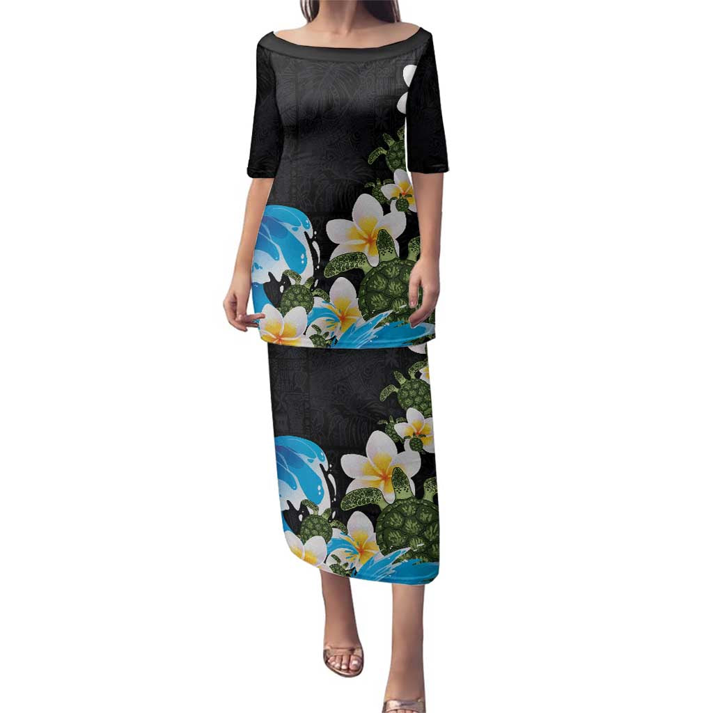 Hawaiian Plumeria and Turtle Family Matching Puletasi and Hawaiian Shirt with Polynesian Tribal Art Pattern Vintage Vibes LT03 Mom's Dress Black - Polynesian Pride