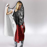 Maori King Movement Hooded Blanket Ko Te Mana Motuhake Emblem with Moko and Polynesian Art Tattoo LT03 - Polynesian Pride