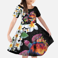 Hawaiian Lei Day Family Matching Puletasi and Hawaiian Shirt Plumeria and Turtle with Polynesian Tribal Pattern LT03 Daughter's Dress Black - Polynesian Pride
